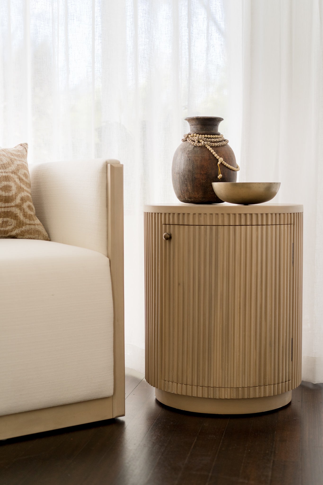 CR Kraton 1 Door Round Bedside Table