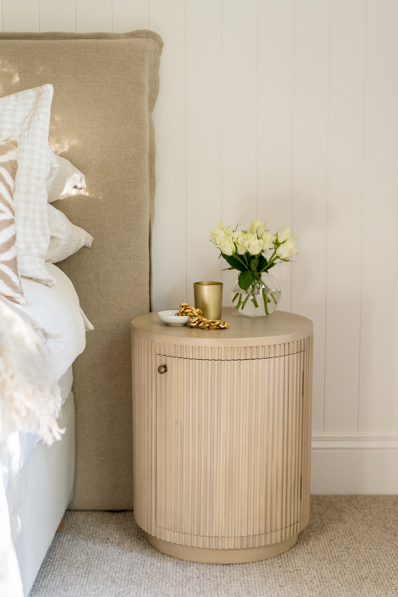 CR Kraton 1 Door Round Bedside Table