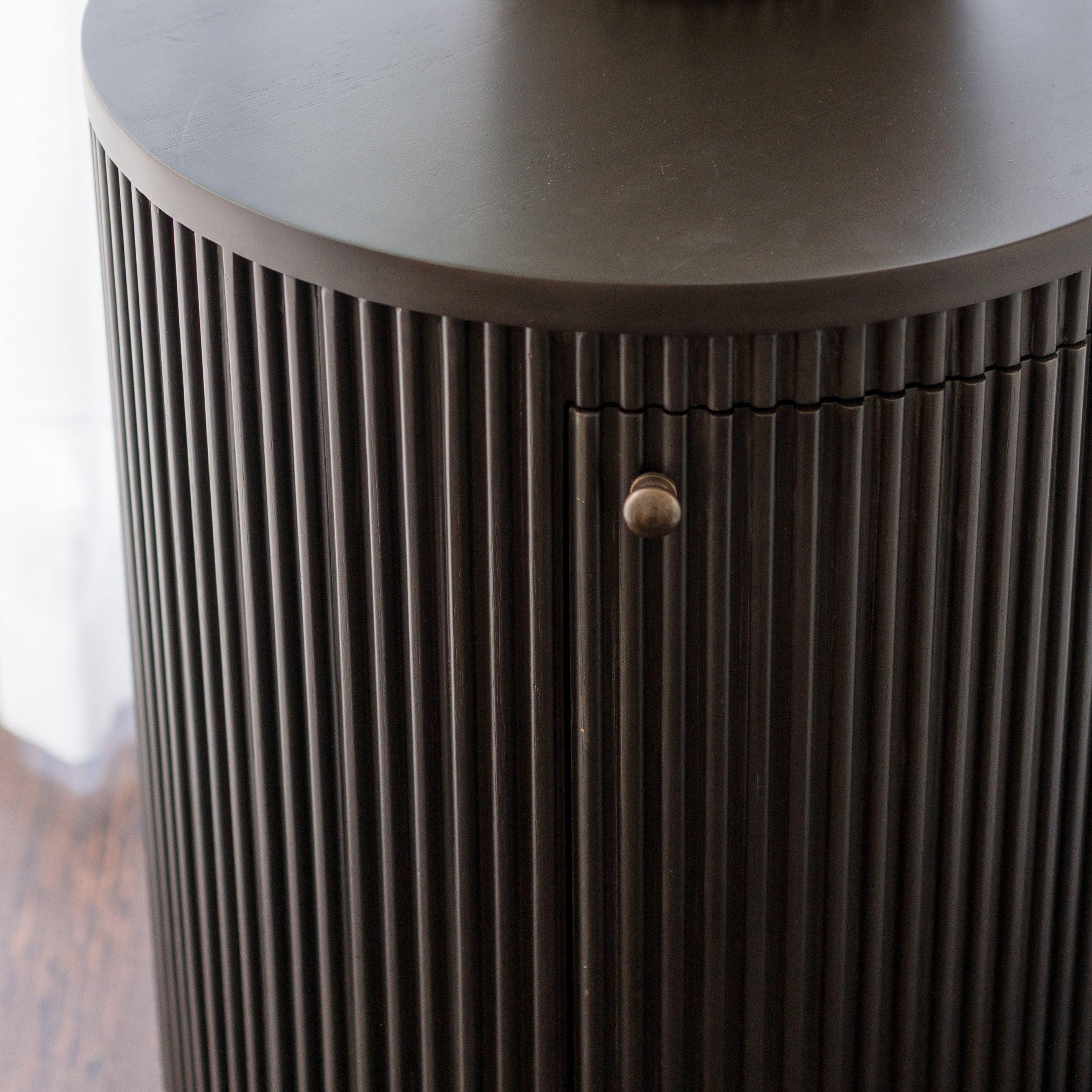 CR Kraton 1 Door Round Bedside Table