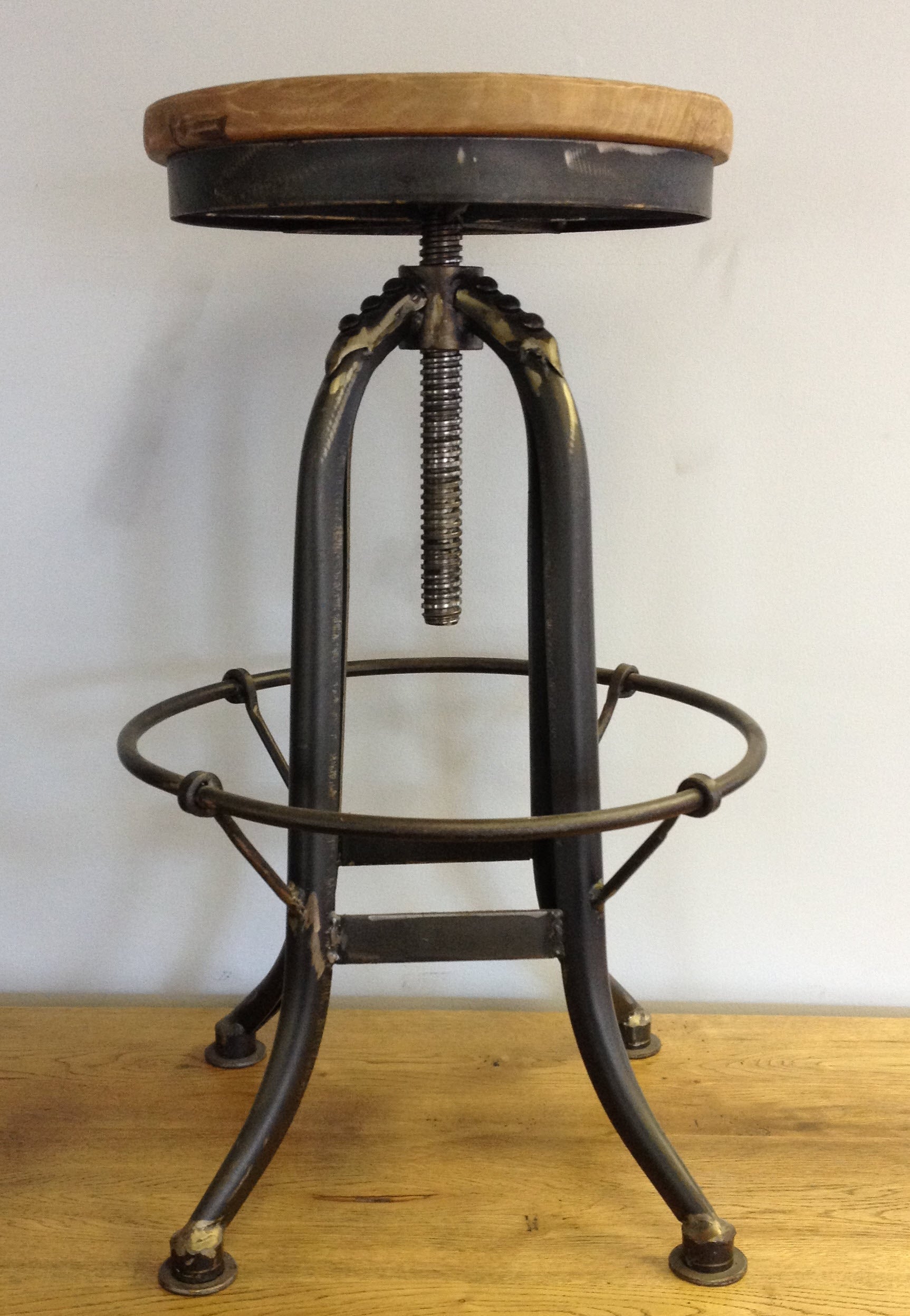 MF Industrial Iron Solid Timber Top Metal Leg Bar Stool