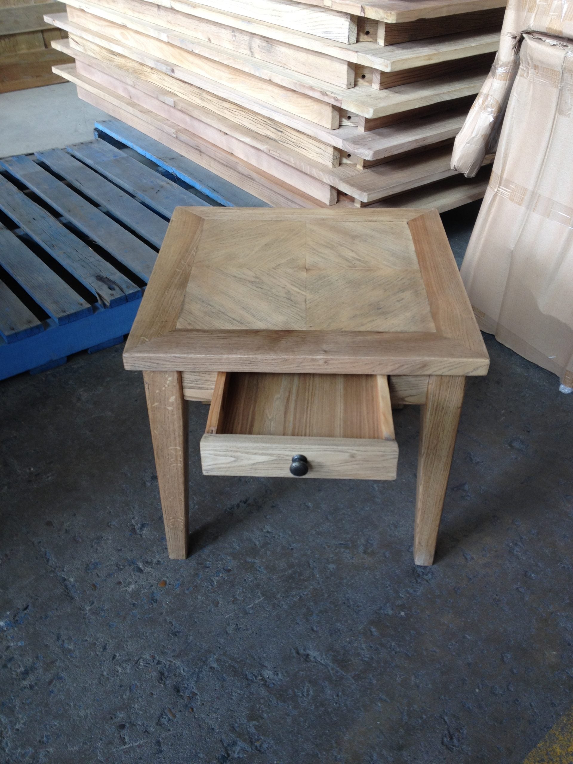 MF Queens 1-Drawer Lamp Table
