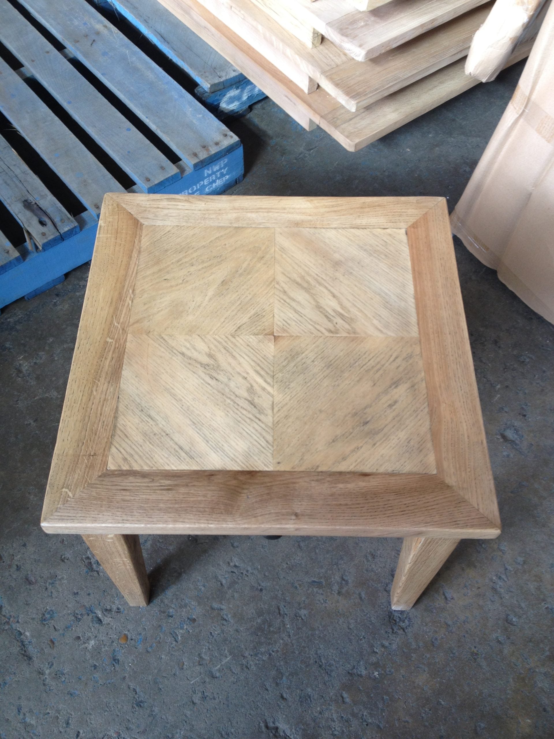 MF Queens 1-Drawer Lamp Table